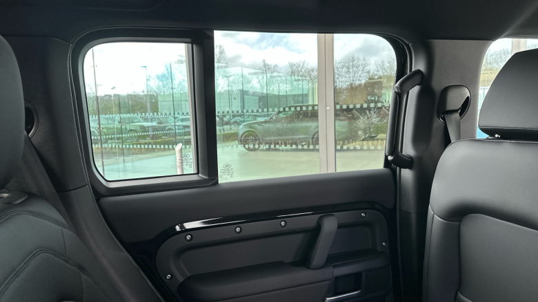 Land Rover Defender 3.0 D350 X-Dynamic SE 110 5dr Auto Diesel Estate